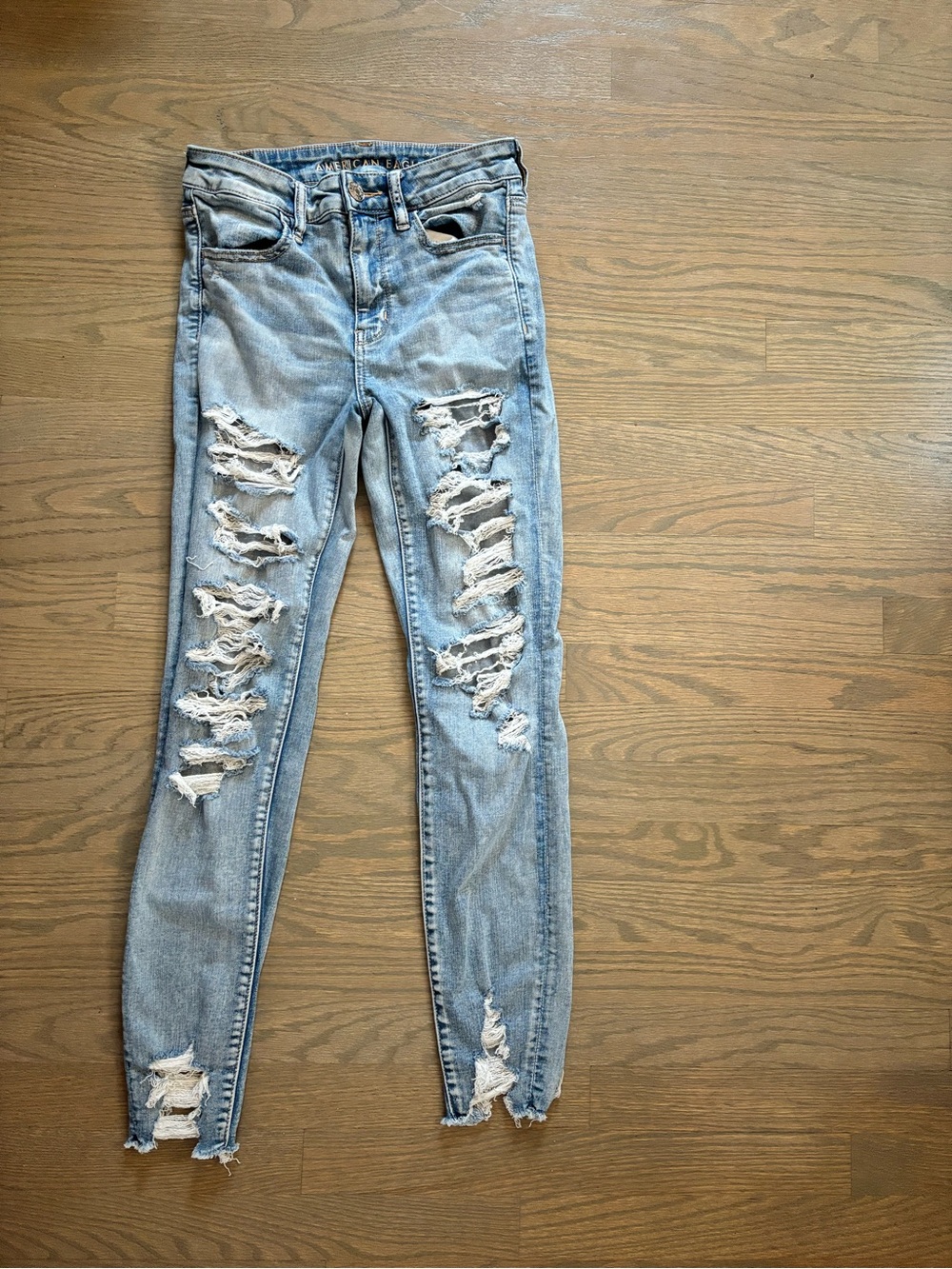 American Eagle Light Wash Distressed Stretchy Skinny Jeans women’s size 6
